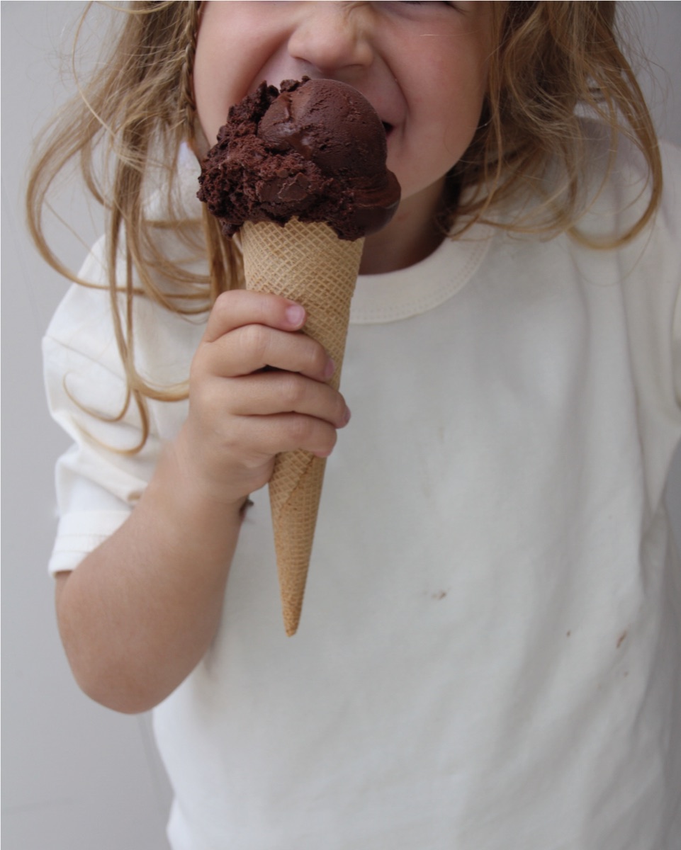 Enfant à la glace — Glacier Catalan
